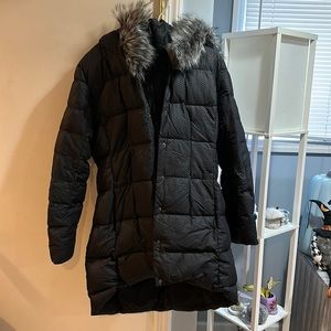 550 Black NorthFace Mid Rise Winter Coat with Faux Fur Hood